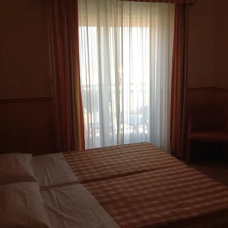 Отель Romeo 3*