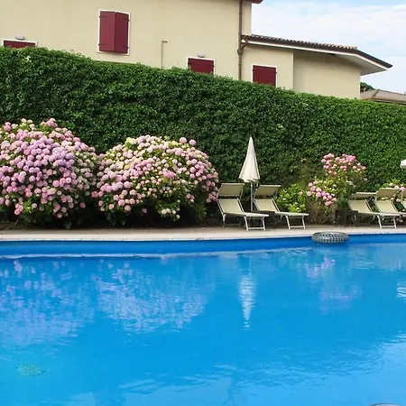 Hotel Romeo 3*
